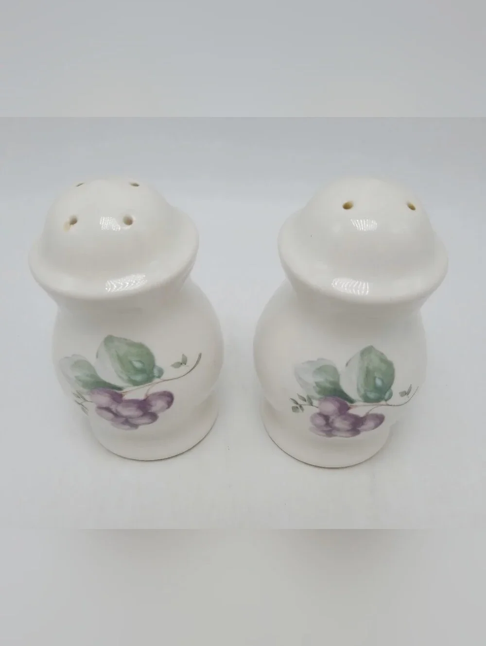 Pfaltzgraff “Grapevine” Salt & Pepper 4”